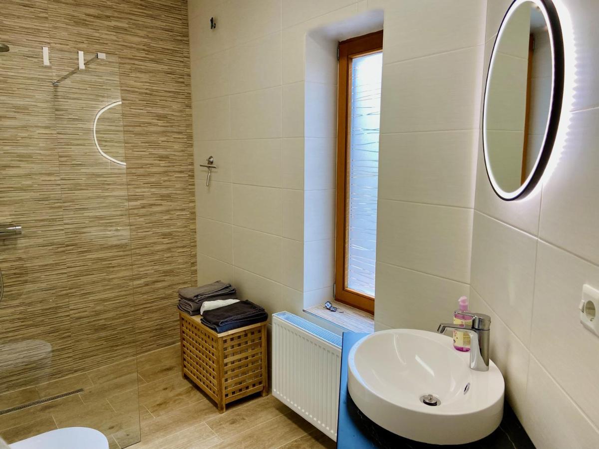 Ferienwohnung Reuscher, Trier-Newel ภายนอก รูปภาพ